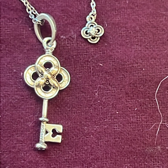 Pandora Jewelry - Pandora lariat flower necklace